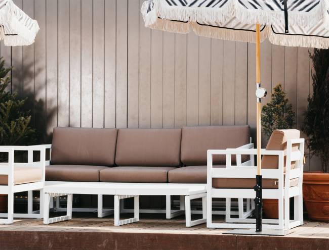 Комплект пластиковой мебели Mykonos XL белый, светло-коричневый Комплект пластиковой мебели Mykonos XL белый, светло-коричневый