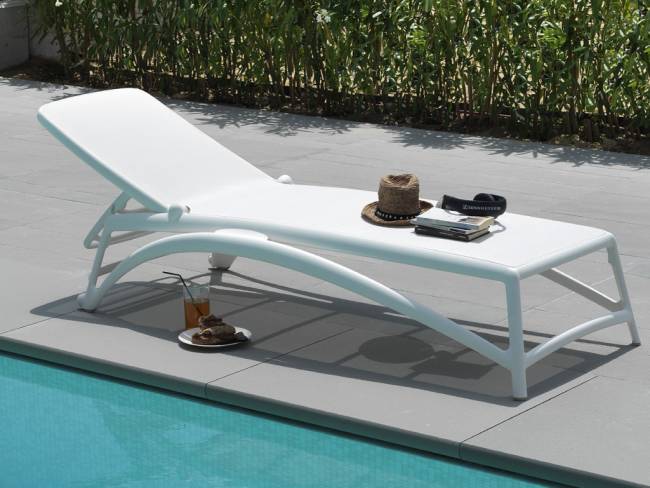 Шезлонг-лежак пластиковый Atlantico белый 1720-2040х700х350 мм