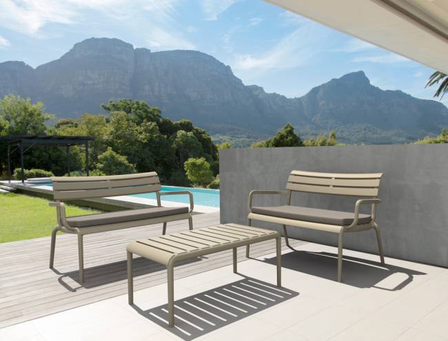 Столик пластиковый журнальный Paris Lounge Table бежевый 900х500х400 мм