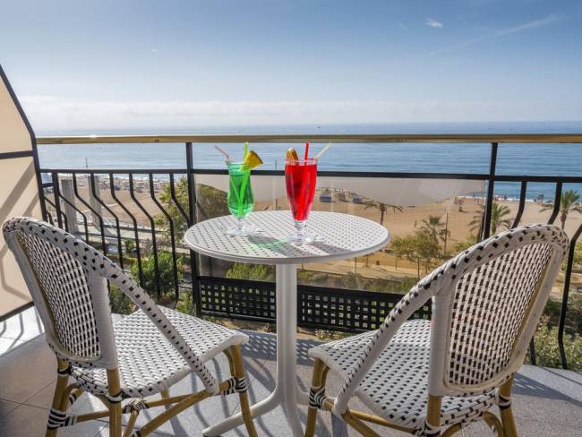 Стол пластиковый обеденный Step + Step Mini белый Ø605х400-765 мм Стол пластиковый обеденный Step + Step Mini белый Ø605х400-765 мм